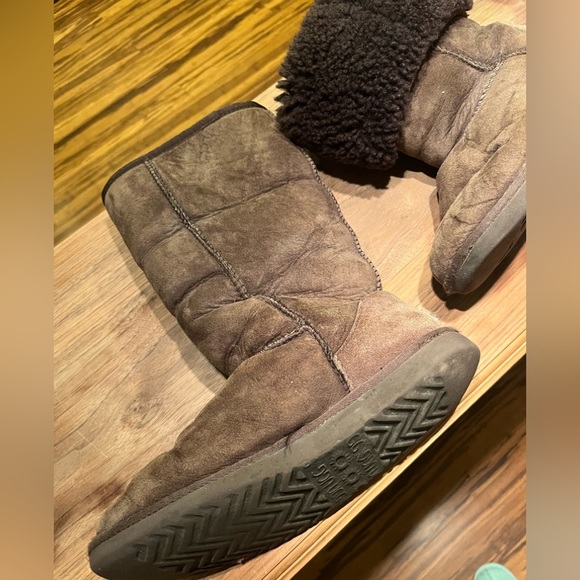 Women’s classic tall UGGS - Picture 2 of 10